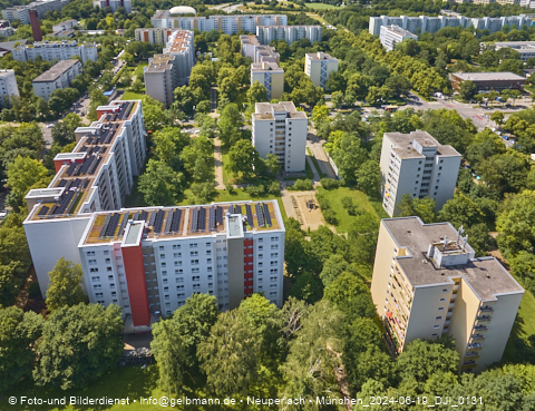 18.06.2024 - Baustelle am Karl-Marx-Ring 11-21 mit Dach-Solaranlage in Neuperlach