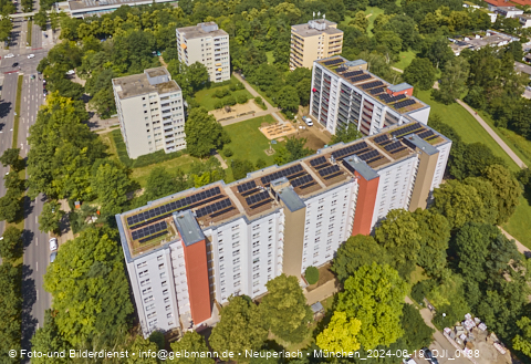 18.06.2024 - Baustelle am Karl-Marx-Ring 11-21 mit Dach-Solaranlage in Neuperlach