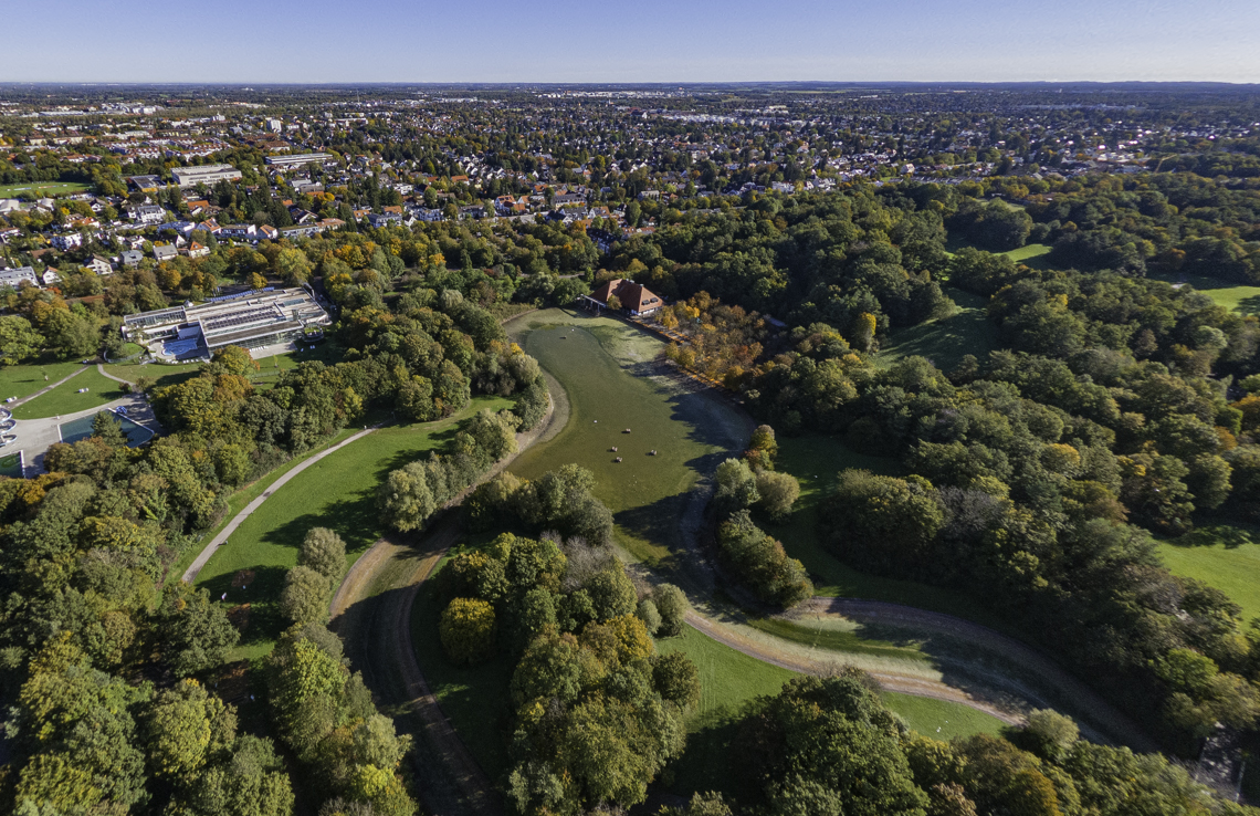 09.10.2024 - Baustelle Geothermie undn Ostpark mit See in Berg-am-Laim