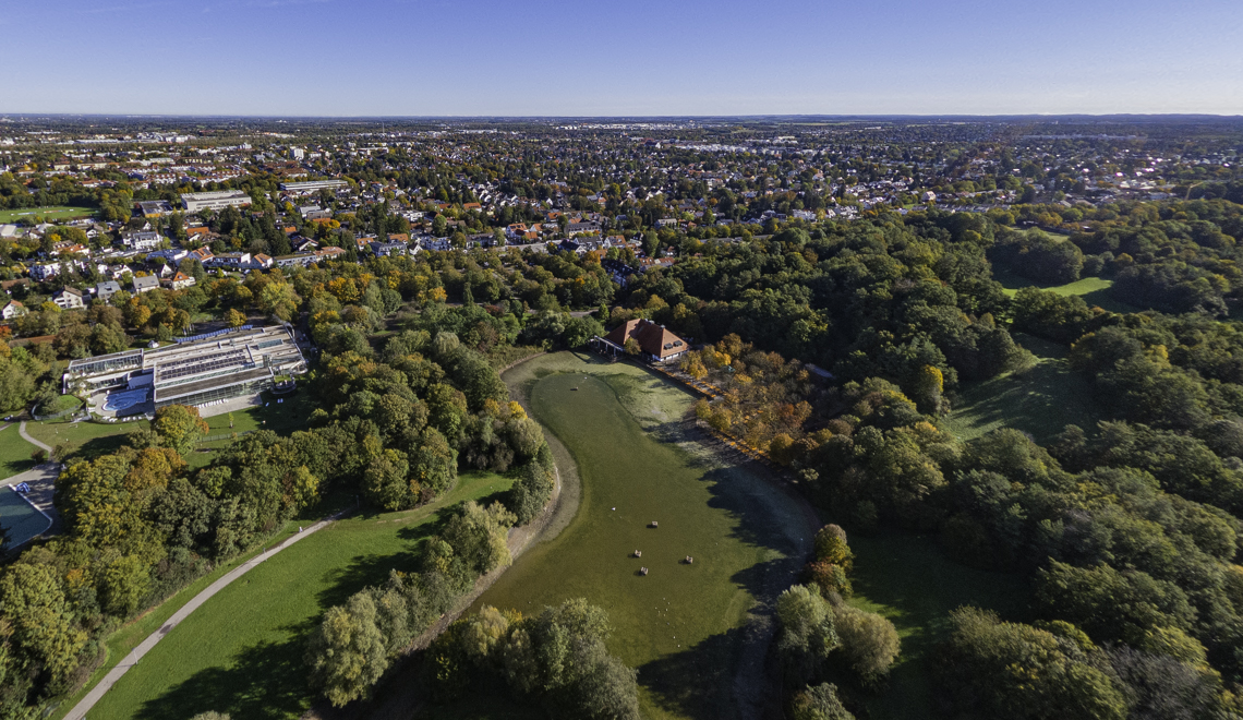 09.10.2024 - Baustelle Geothermie undn Ostpark mit See in Berg-am-Laim