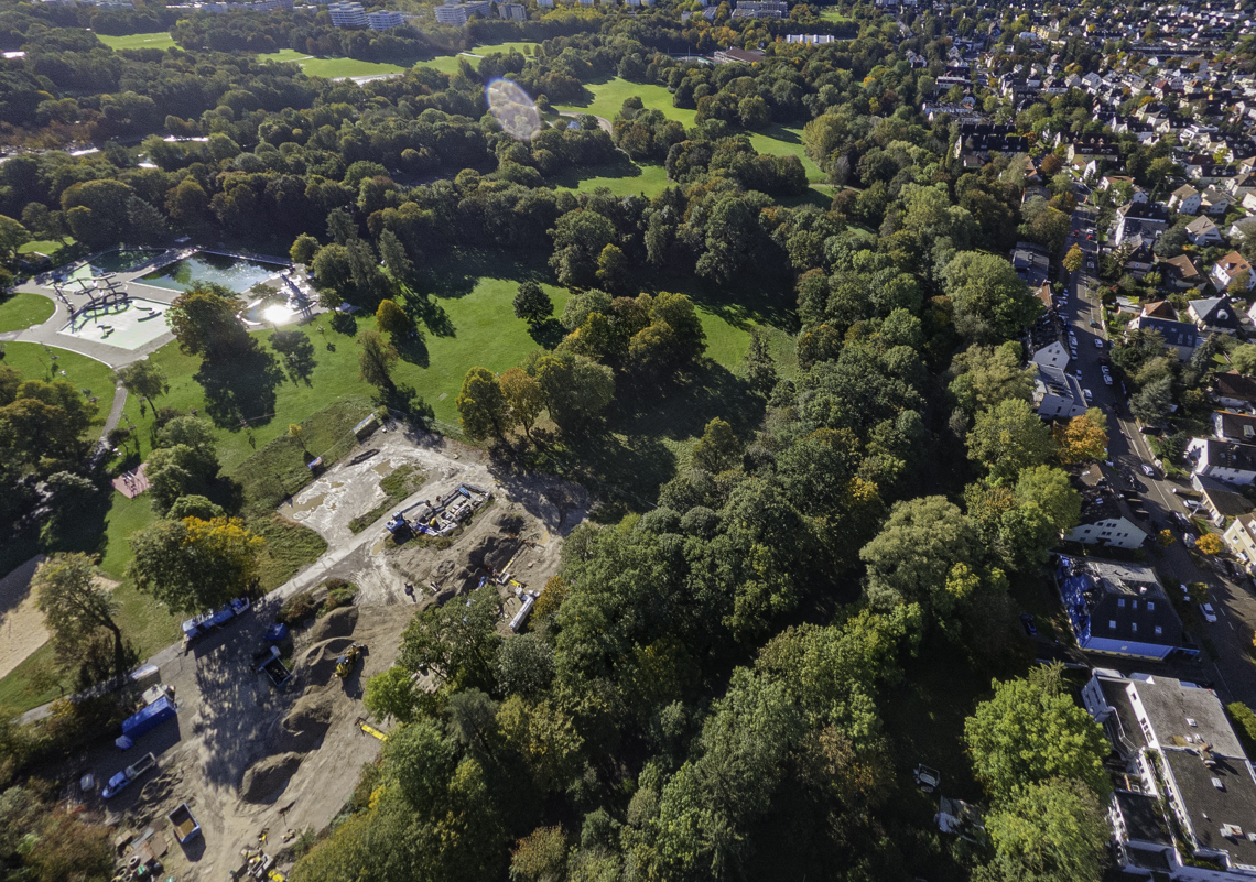 09.10.2024 - Baustelle Geothermie undn Ostpark mit See in Berg-am-Laim