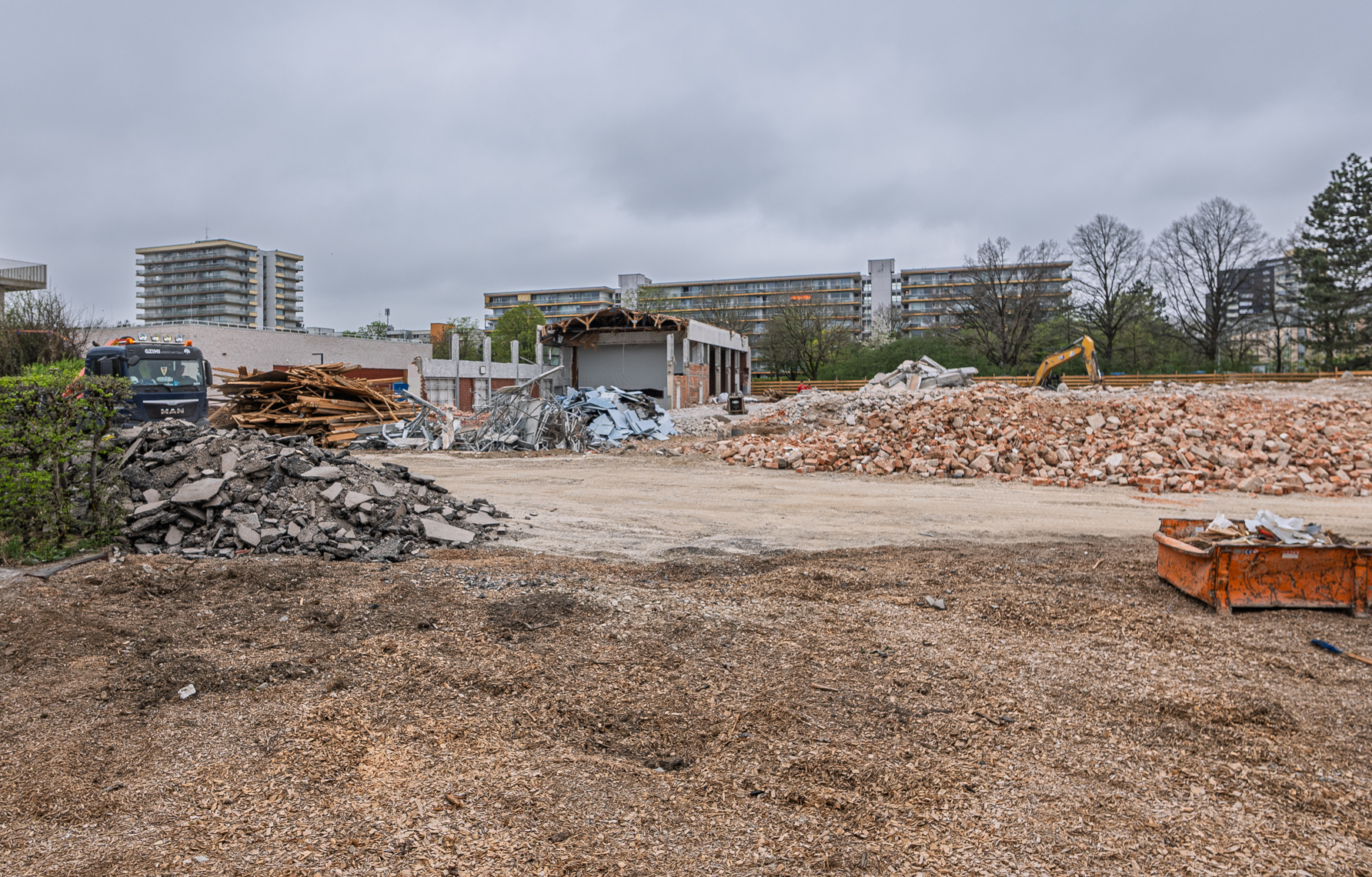 16.04.2025 - Abriss der Grundschule am Karl-Marx-Ring