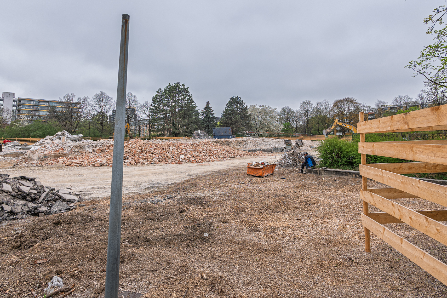 16.04.2025 - Abriss der Grundschule am Karl-Marx-Ring