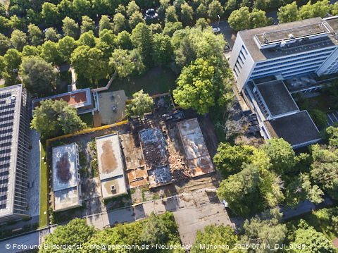 14.07.2025 - Abrissarbeiten des alten Kindergartens an der Heinrich-Wieland-Straße 3 in Neuperlach