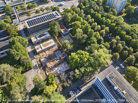 14.07.2025 - Abrissarbeiten des alten Kindergartens an der Heinrich-Wieland-Straße 3 in Neuperlach