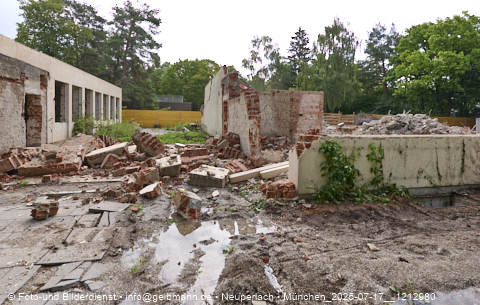 17.07.2025 - Abrissbaustelle Kindergarten an der Heinrich-Wieland-Strasse in Neuperlach