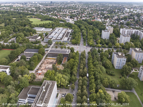 30.07.2025 - Abriss der alten Kindergarten-Flachbauten an der Heinrich-Wieland-Straße in Neuperlach