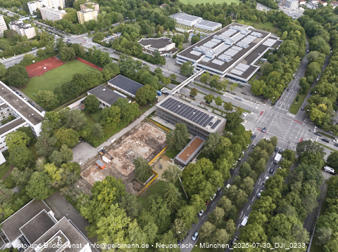 30.07.2025 - Abriss der alten Kindergarten-Flachbauten an der Heinrich-Wieland-Straße in Neuperlach