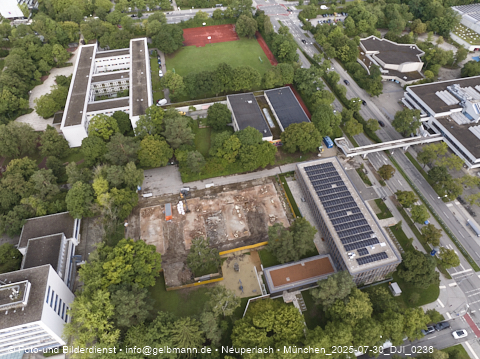 30.07.2025 - Abriss der alten Kindergarten-Flachbauten an der Heinrich-Wieland-Straße in Neuperlach
