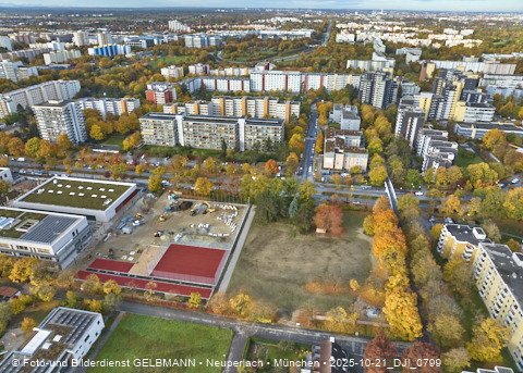 21.102025 - Baustelle und neuer Sportplatz an der Grundschule am Karl-Marx-Ring in Neuperlach