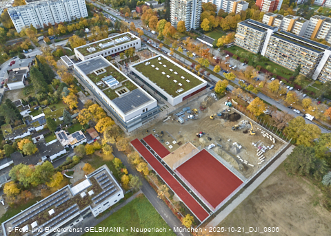 21.102025 - Baustelle und neuer Sportplatz an der Grundschule am Karl-Marx-Ring in Neuperlach