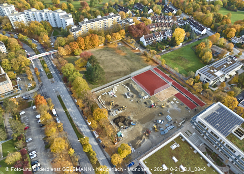 21.102025 - Baustelle und neuer Sportplatz an der Grundschule am Karl-Marx-Ring in Neuperlach