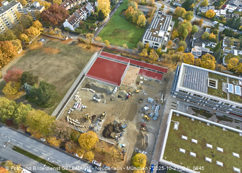 21.102025 - Baustelle und neuer Sportplatz an der Grundschule am Karl-Marx-Ring in Neuperlach
