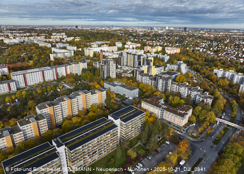 21.10.2025 - Marx-Zentrum und Karl-Marx-Ring 52-62 mit Umgebung in Neuperlach