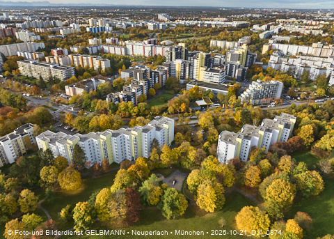 21.10.2025 - Marx-Zentrum und Karl-Marx-Ring 52-62 mit Umgebung in Neuperlach