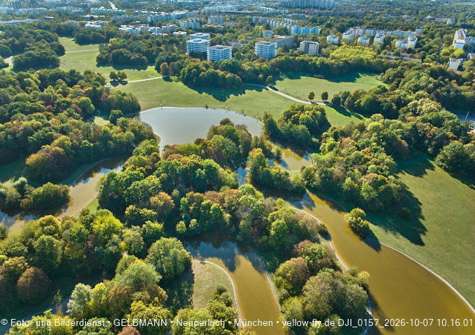 07.10.2026 - Geothermie-Baustelle und Ostpark mit See in Berg-am-Laim
