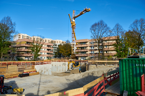 23.10.2019 - Ein Kran für den Oskar-Maria-Graf-Ring 23.10.2019 - Ein Kran für den Oskar-Maria-Graf-Ring