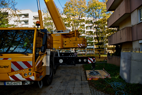 23.10.2019 - Ein Kran für den Oskar-Maria-Graf-Ring 23.10.2019 - Ein Kran für den Oskar-Maria-Graf-Ring