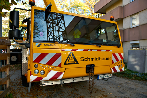 23.10.2019 - Ein Kran für den Oskar-Maria-Graf-Ring 23.10.2019 - Ein Kran für den Oskar-Maria-Graf-Ring