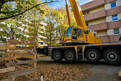 23.10.2019 - Ein Kran für den Oskar-Maria-Graf-Ring 23.10.2019 - Ein Kran für den Oskar-Maria-Graf-Ring