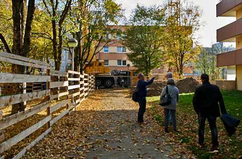 23.10.2019 - Ein Kran für den Oskar-Maria-Graf-Ring 23.10.2019 - Ein Kran für den Oskar-Maria-Graf-Ring