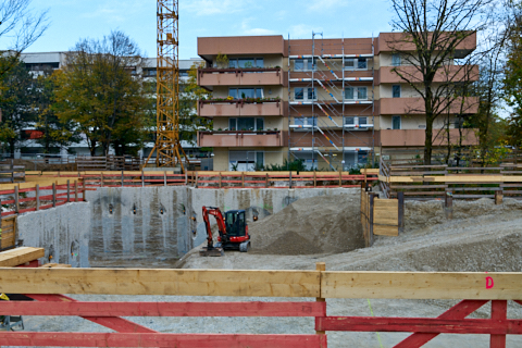 24.10.2019 - Der Kran steht und hat mit der Arbeit begonnen 24.10.2019 - Der Kran steht und hat mit der Arbeit begonnen