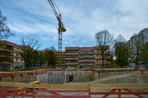 24.10.2019 - Der Kran steht und hat mit der Arbeit begonnen 24.10.2019 - Der Kran steht und hat mit der Arbeit begonnen