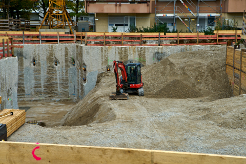 24.10.2019 - Der Kran steht und hat mit der Arbeit begonnen 24.10.2019 - Der Kran steht und hat mit der Arbeit begonnen