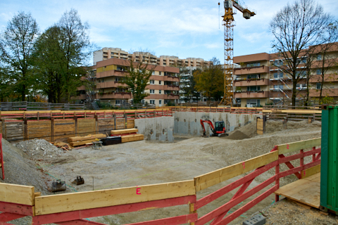 24.10.2019 - Der Kran steht und hat mit der Arbeit begonnen 24.10.2019 - Der Kran steht und hat mit der Arbeit begonnen