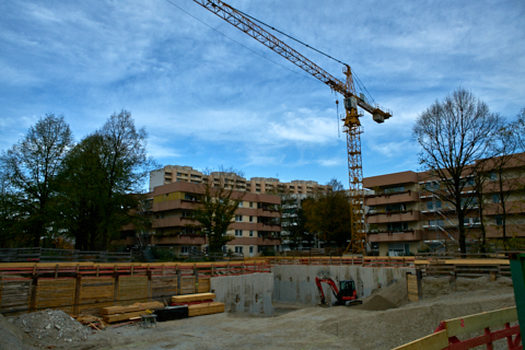 24.10.2019 - Der Kran steht und hat mit der Arbeit begonnen 24.10.2019 - Der Kran steht und hat mit der Arbeit begonnen