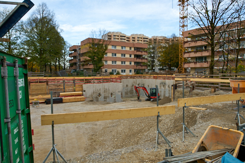 24.10.2019 - Der Kran steht und hat mit der Arbeit begonnen 24.10.2019 - Der Kran steht und hat mit der Arbeit begonnen