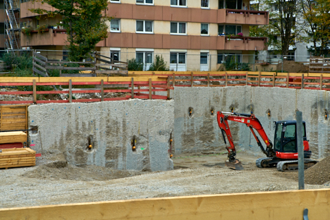 24.10.2019 - Der Kran steht und hat mit der Arbeit begonnen 24.10.2019 - Der Kran steht und hat mit der Arbeit begonnen