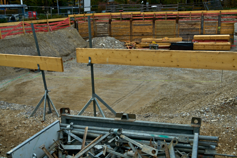 24.10.2019 - Der Kran steht und hat mit der Arbeit begonnen 24.10.2019 - Der Kran steht und hat mit der Arbeit begonnen