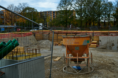 24.10.2019 - Der Kran steht und hat mit der Arbeit begonnen 24.10.2019 - Der Kran steht und hat mit der Arbeit begonnen