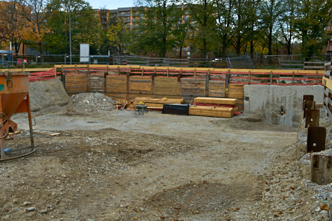 24.10.2019 - Der Kran steht und hat mit der Arbeit begonnen 24.10.2019 - Der Kran steht und hat mit der Arbeit begonnen