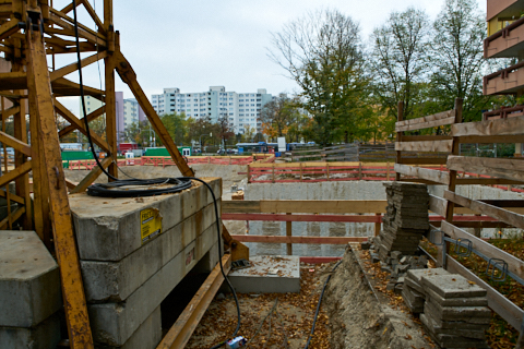 24.10.2019 - Der Kran steht und hat mit der Arbeit begonnen 24.10.2019 - Der Kran steht und hat mit der Arbeit begonnen