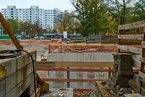 24.10.2019 - Der Kran steht und hat mit der Arbeit begonnen 24.10.2019 - Der Kran steht und hat mit der Arbeit begonnen