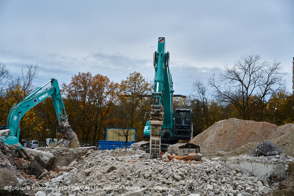 03.11.2021 - Abriss vom Quiddezentrum in Neuperlach