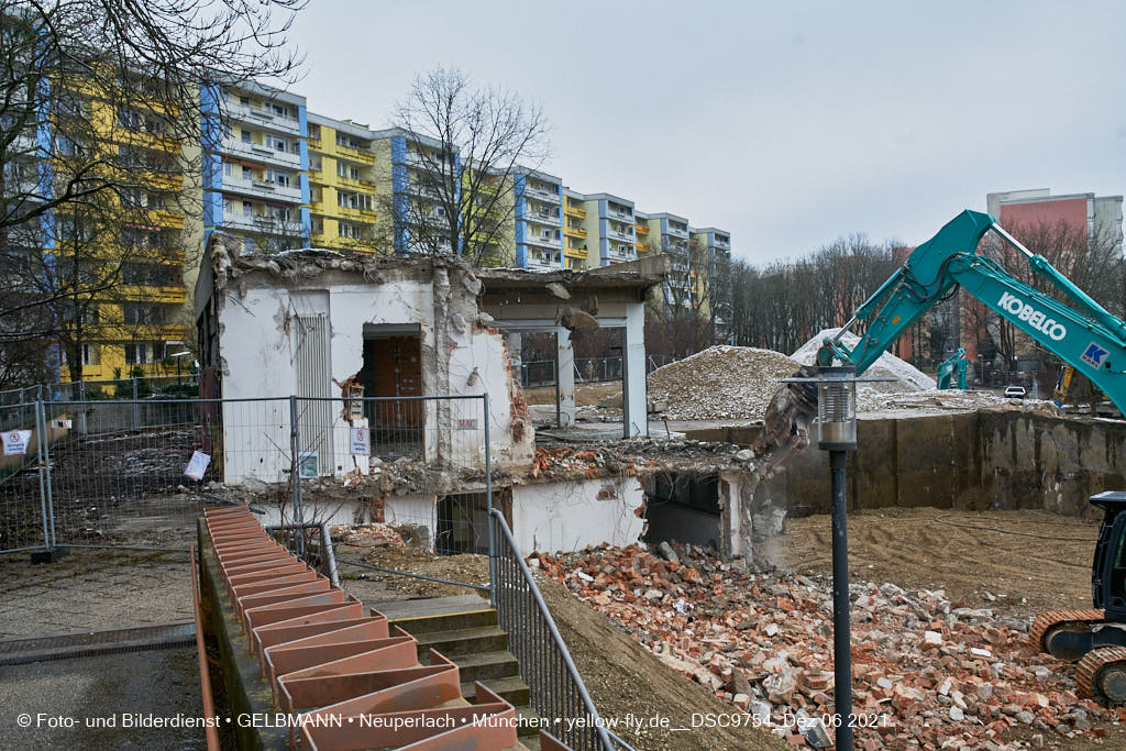 06.12.2021 -Abriss des letzten Hauses im Quiddezentrum in Neuperlach